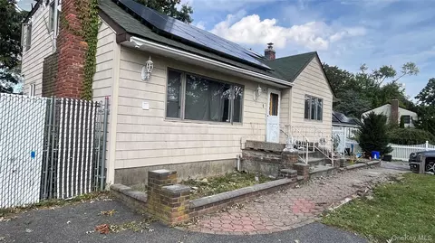 44 Lafayette Ave, Amityville, NY 11701