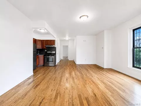919 Bryant Ave, New York, NY 10474