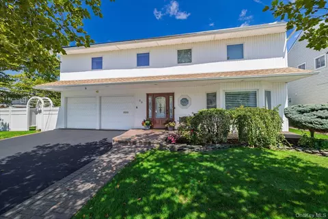 85 Jeffery Ln, Oceanside, NY 11572