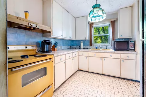 Kitchen - 4 Charter Cir #4, Ossining, NY 10562 photo 1 of 1