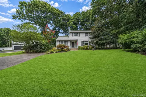 96 Oak St, Centereach, NY 11720