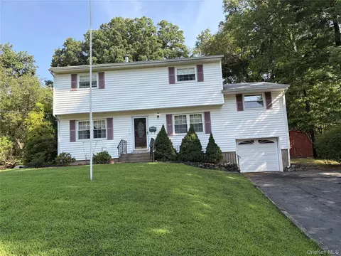 1 Marion Ct, Clarkstown, NY 10956