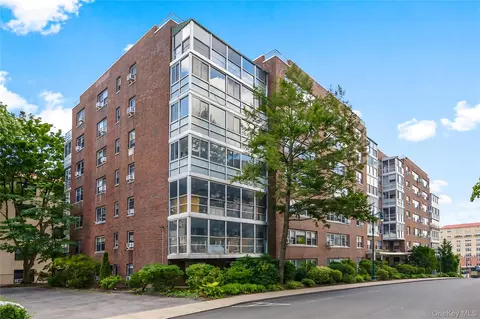 2 Washington Sq #3E, Larchmont, NY 10538