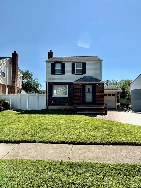 49 Queens Ave, Elmont, NY 11003