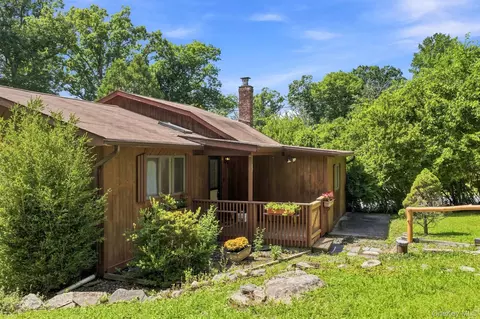 49 Maple Trl, Mamakating, NY 12790