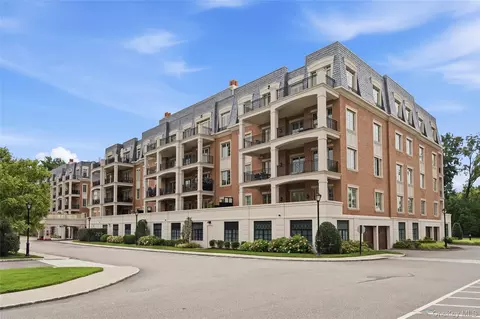 3000 Royal Ct #3206, North Hempstead, NY 11040