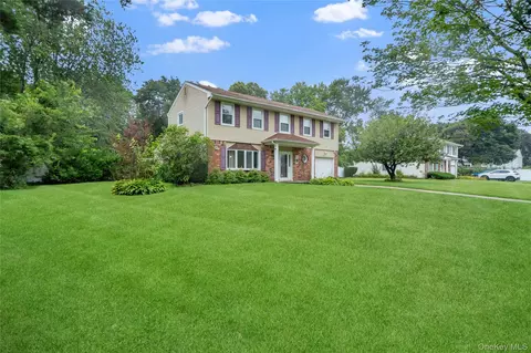 28 Block Blvd, Port Jefferson Station, NY 11776