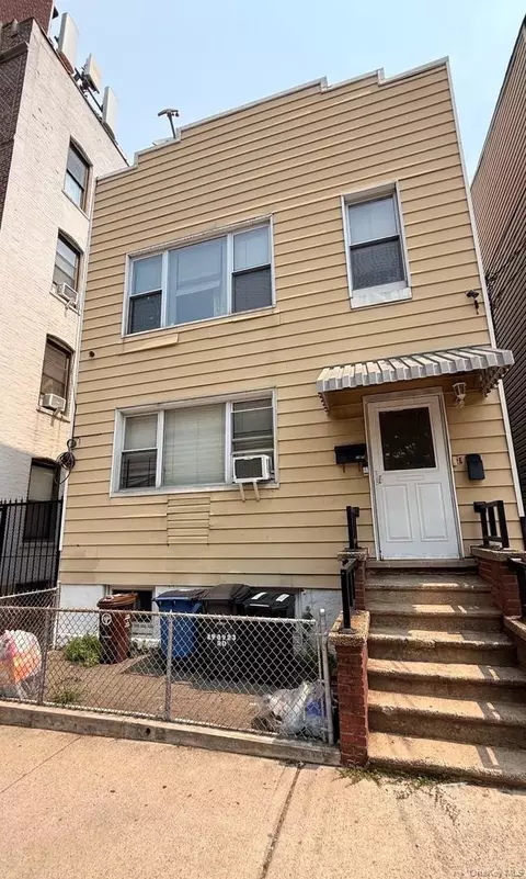 2909 23rd Rd, New York, NY 11105
