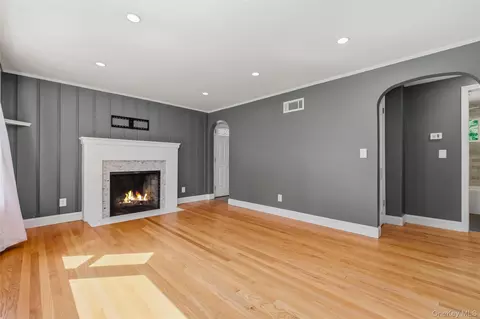 Living - 9 Memory Ln, Poughkeepsie, NY 12603 photo 1 of 6