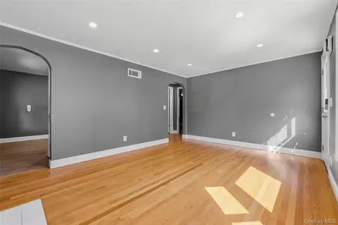 Living - 9 Memory Ln, Poughkeepsie, NY 12603 photo 3 of 6