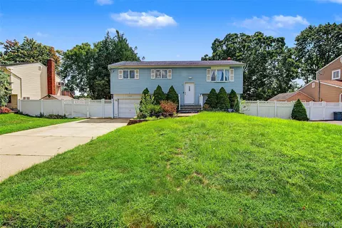 1604 Church St, Holbrook, NY 11741
