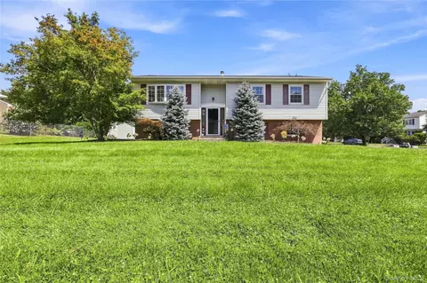 30 Somerset Dr, Washingtonville, NY 10992