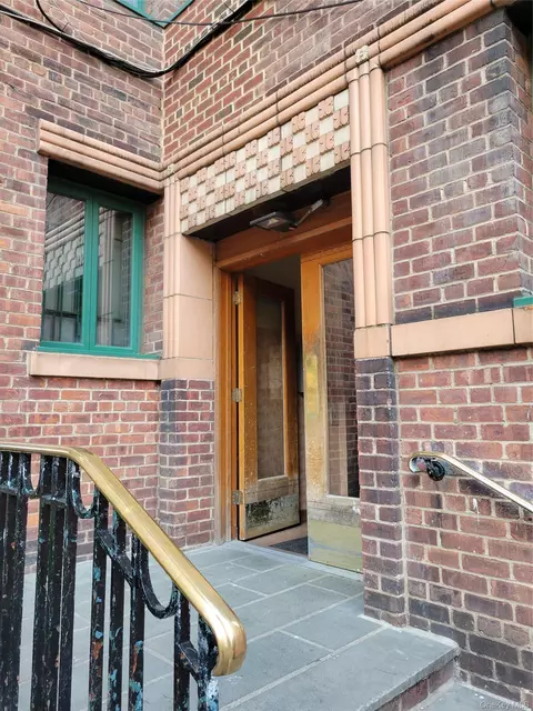 1503 Metropolitan Ave #2F, New York, NY 10462
