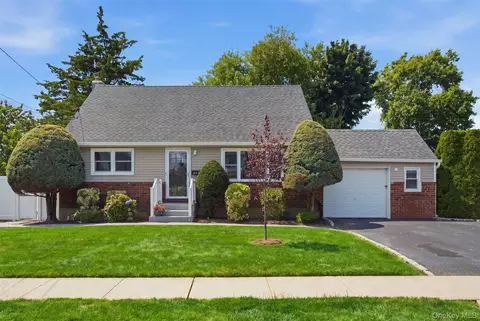 430 Hilda St, East Meadow, NY 11554