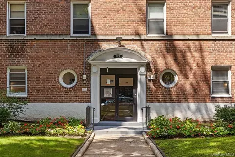 821 Bronx River Rd #4D, Yonkers, NY 10708
