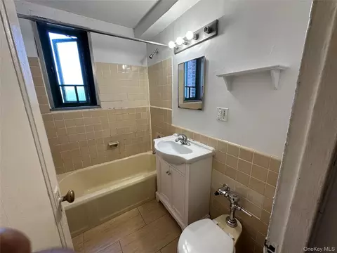 1579 Metropolitan Ave #6H, Bronx, NY 10462