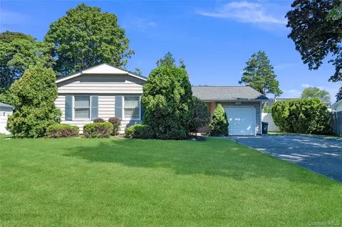 120 Budenos Dr, Sayville, NY 11782