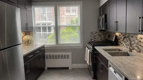 271 Cedarhurst Ave #E1, Cedarhurst, NY 11516 photo 4