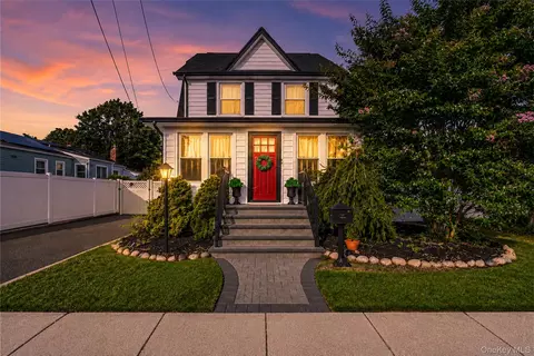 750 Howard Ave, Copiague, NY 11726
