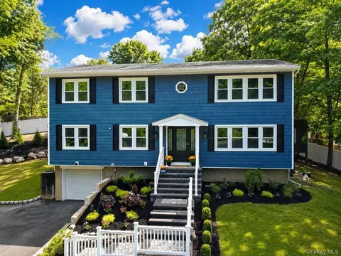 32 34 Oakwood Rd, Huntington, NY 11743