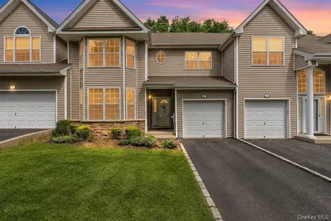 3 Arielle Ct, Islandia, NY 11749