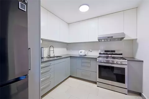 Kitchen - 13604 Cherry Ave #4E, Flushing, NY 11355 photo 2 of 3
