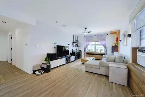 Living - 13604 Cherry Ave #4E, Flushing, NY 11355 photo 3 of 4