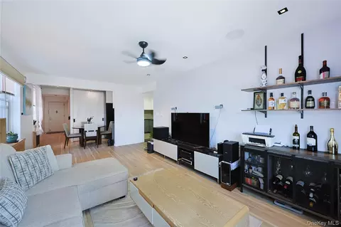 Living - 13604 Cherry Ave #4E, Flushing, NY 11355 photo 2 of 4