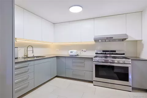 Kitchen - 13604 Cherry Ave #4E, Flushing, NY 11355 photo 3 of 3