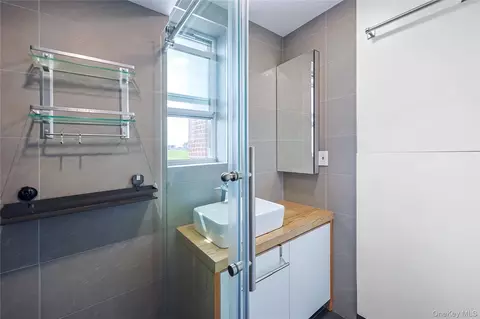 Bath - 13604 Cherry Ave #4E, Flushing, NY 11355 photo 2 of 4