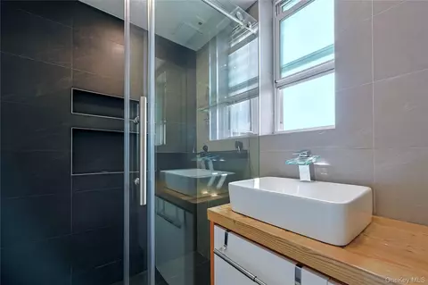 Bath - 13604 Cherry Ave #4E, Flushing, NY 11355 photo 1 of 4