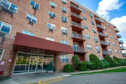 Exterior - 1 Lakeview Dr #LL5, Peekskill, NY 10566 photo 1 of 5