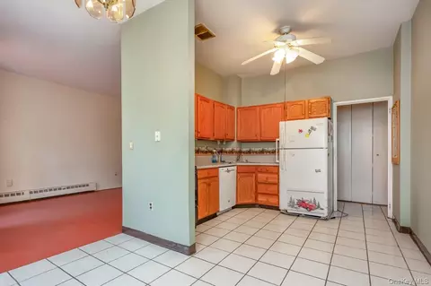 Kitchen - 1 Lakeview Dr #LL5, Peekskill, NY 10566 photo 2 of 3