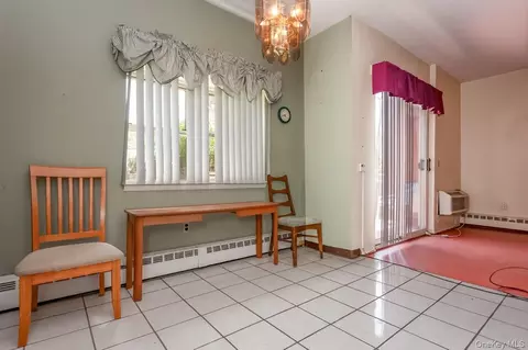 Dining - 1 Lakeview Dr #LL5, Peekskill, NY 10566 photo 2 of 2