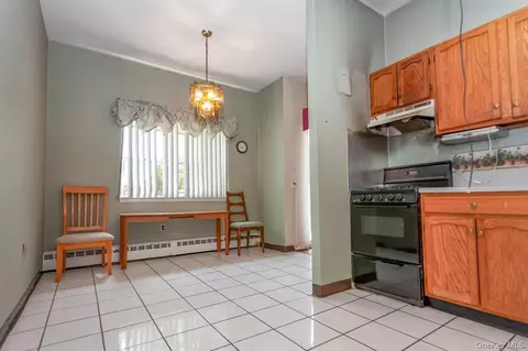 Dining - 1 Lakeview Dr #LL5, Peekskill, NY 10566 photo 1 of 2