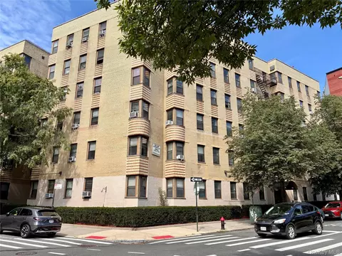 340 E Mosholu Pkwy S #2C, New York, NY 10458