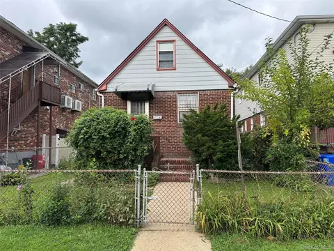 76-36 166th St, Fresh Meadows, NY 11366