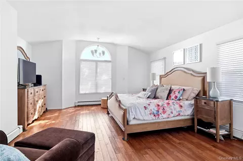 Bedroom - 205 Stuart Rd, Valley Stream, NY 11581 photo 2 of 4