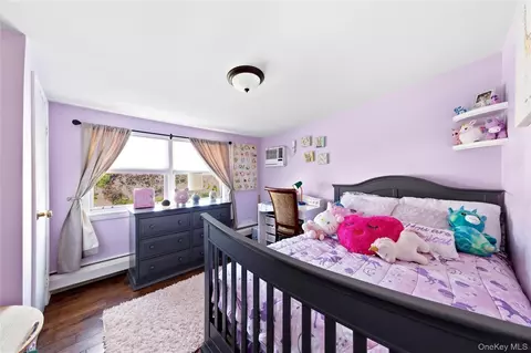 Bedroom - 205 Stuart Rd, Valley Stream, NY 11581 photo 4 of 4