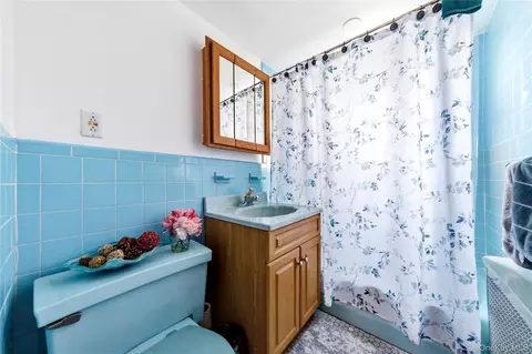 Bath - 205 Stuart Rd, Valley Stream, NY 11581 photo 3 of 3