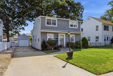 Exterior - 205 Stuart Rd, Valley Stream, NY 11581 photo 2 of 5