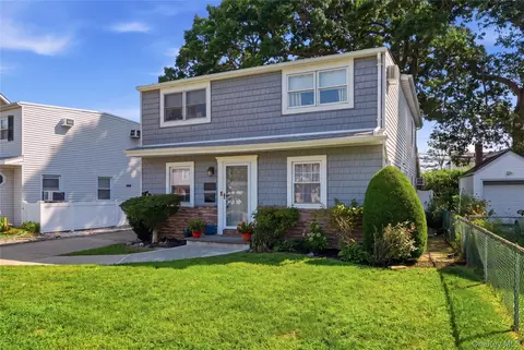 Exterior - 205 Stuart Rd, Valley Stream, NY 11581 photo 5 of 5