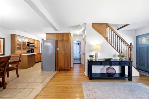 Entry Way - 205 Stuart Rd, Valley Stream, NY 11581 photo 3 of 4