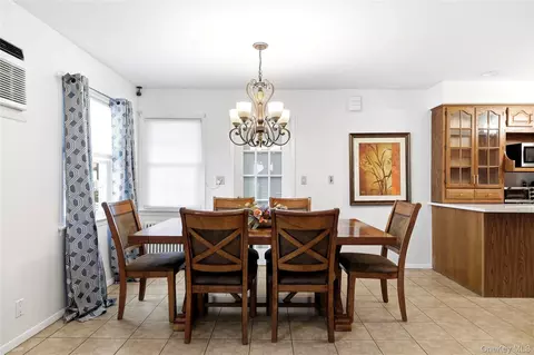 Dining - 205 Stuart Rd, Valley Stream, NY 11581 photo 2 of 2
