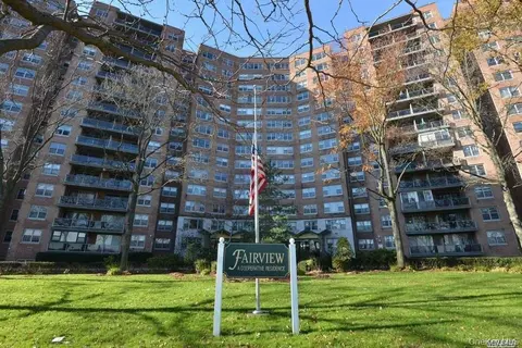 61-20 Grand Central Pkwy #A 1002, Forest Hills, NY 11375