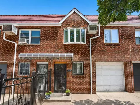 3059 82nd St, New York, NY 11370