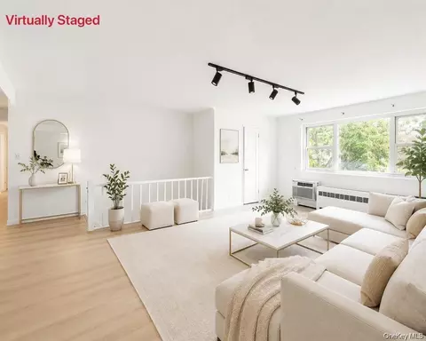 6823 150 St #B, Flushing, NY 11367 photo 2