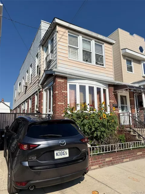 9725 109th St, South Richmond Hill, NY 11419