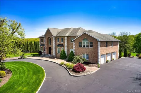 17 Constitution Ct, Tuxedo, NY 10987