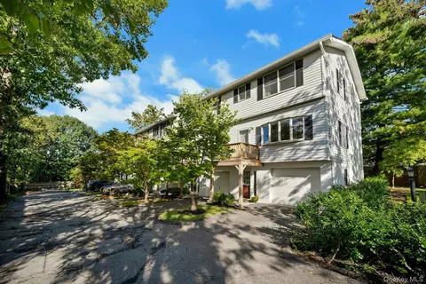 17 Wood Ct #A, Greenburgh, NY 10591
